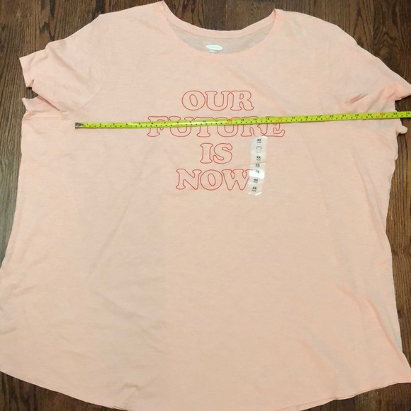 Old Navy EveryWear Plus-Size Graphic Slub-Knit Tee - Picture 2 of 4